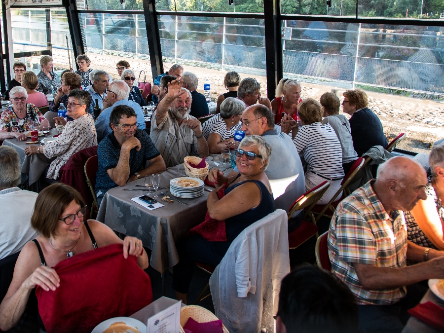 Bateau l'Olt : promenade et restauration (groupes)